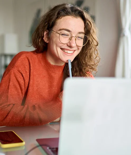 Online Eğitim Alan Kadın